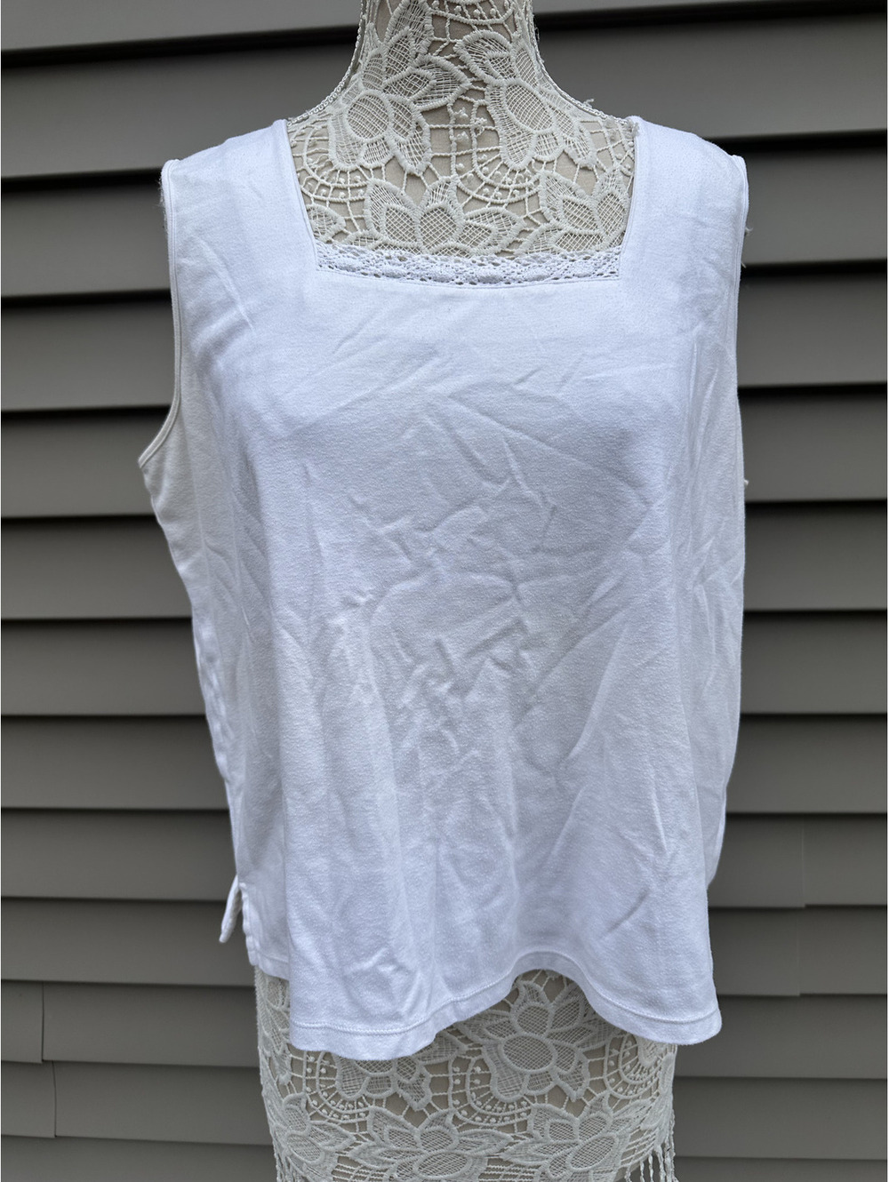 Draper's & Damon's White Lace Trim Tank Top
